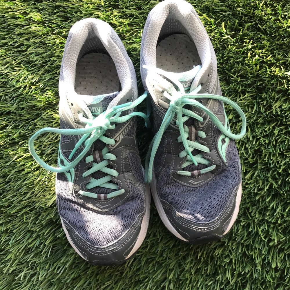 Saucing sneakers  (8.5)